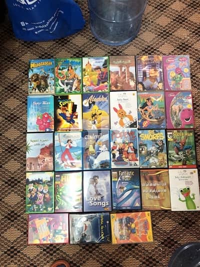 Various sets of CDs and DVDs 0